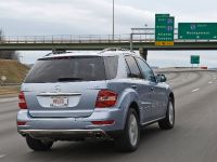 Mercedes-Benz ML 450 HYBRID (2010) - picture 2 of 27