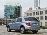 Mercedes-Benz ML 450 HYBRID (2010) - picture 6 of 27