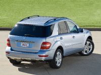 Mercedes-Benz ML 450 HYBRID (2010) - picture 2 of 27