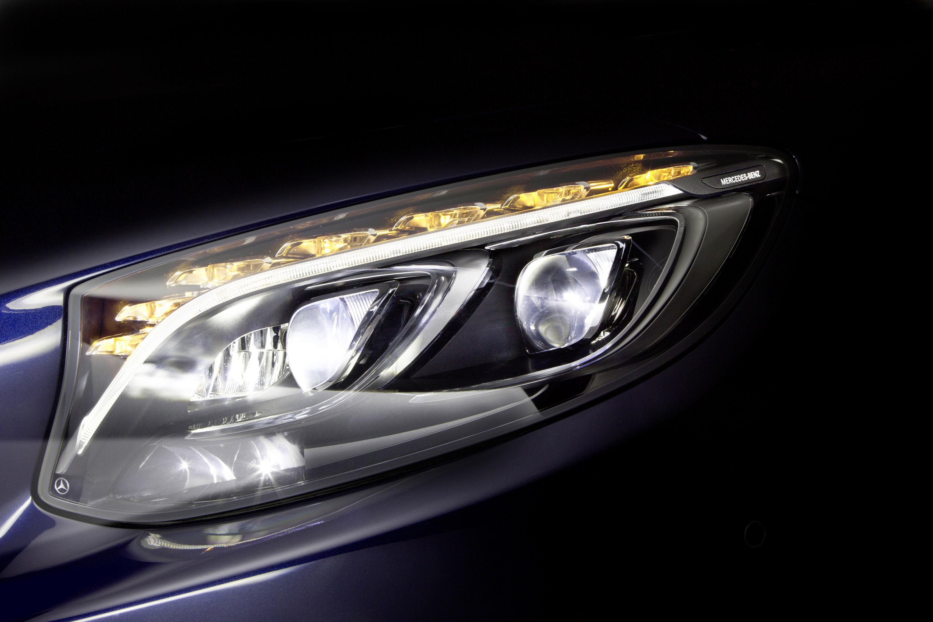 Mercedes-Benz MULTIBEAM LED headlamps