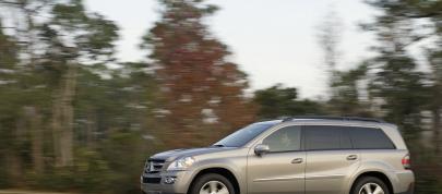 Mercedes-Benz R, ML, and GL 320 BlueTEC (2007) - picture 4 of 20