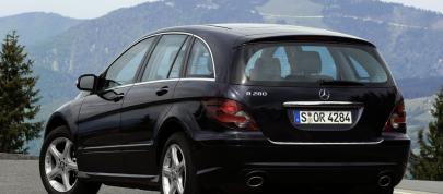 Mercedes-Benz R Class (2008) - picture 4 of 5