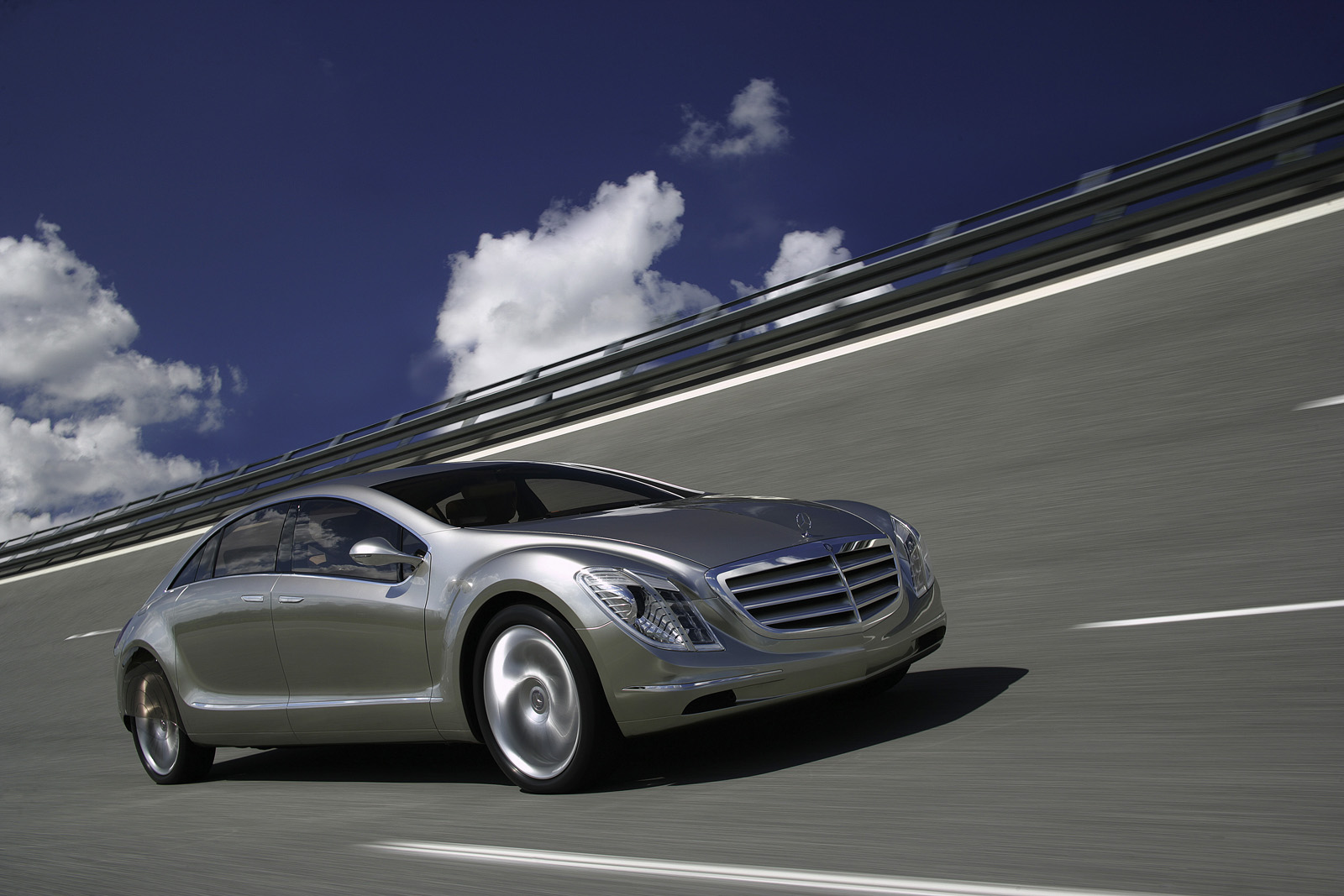 Mercedes-Benz F 700 Road to the Future