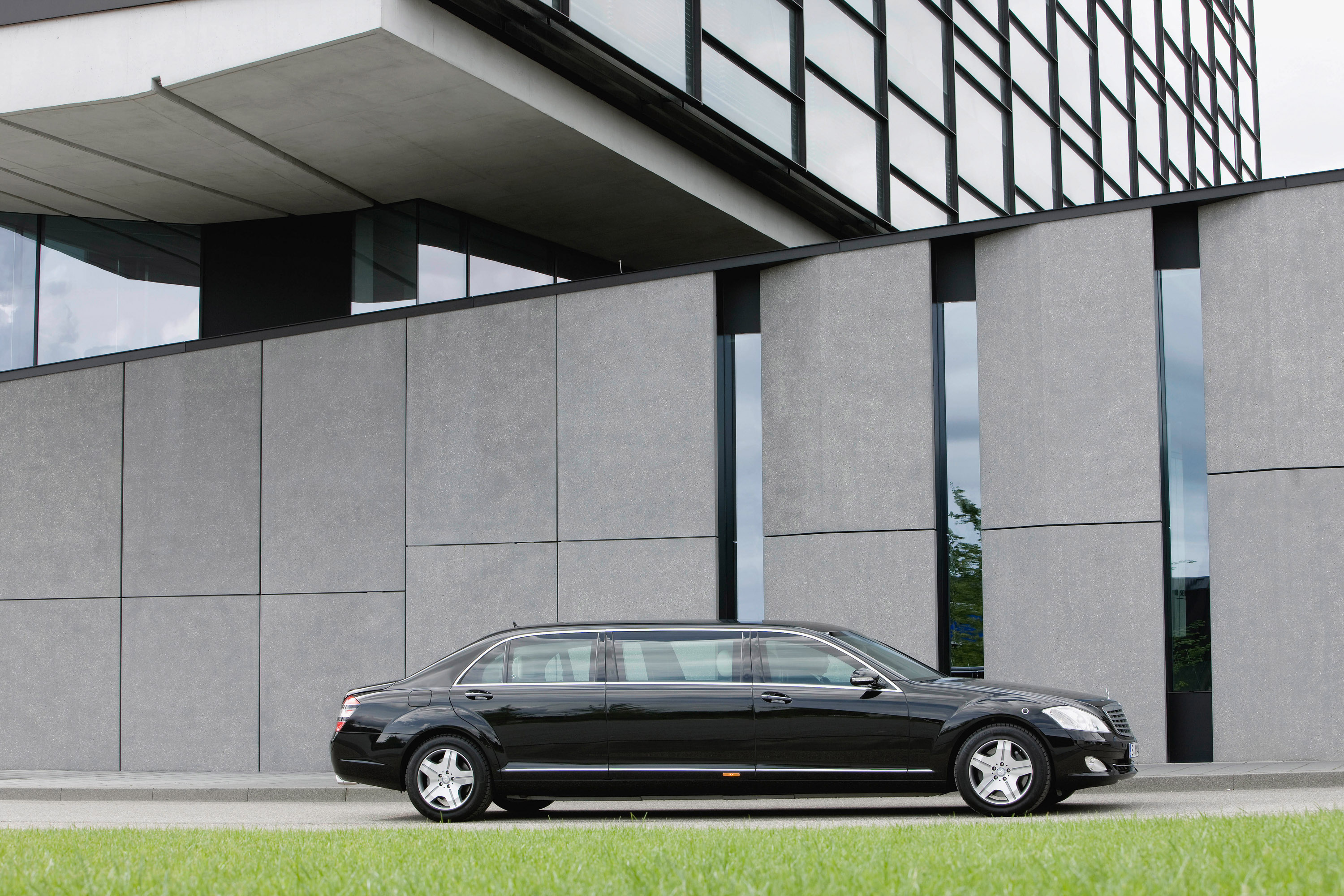 Mercedes-Benz S 600 Pullman Guard