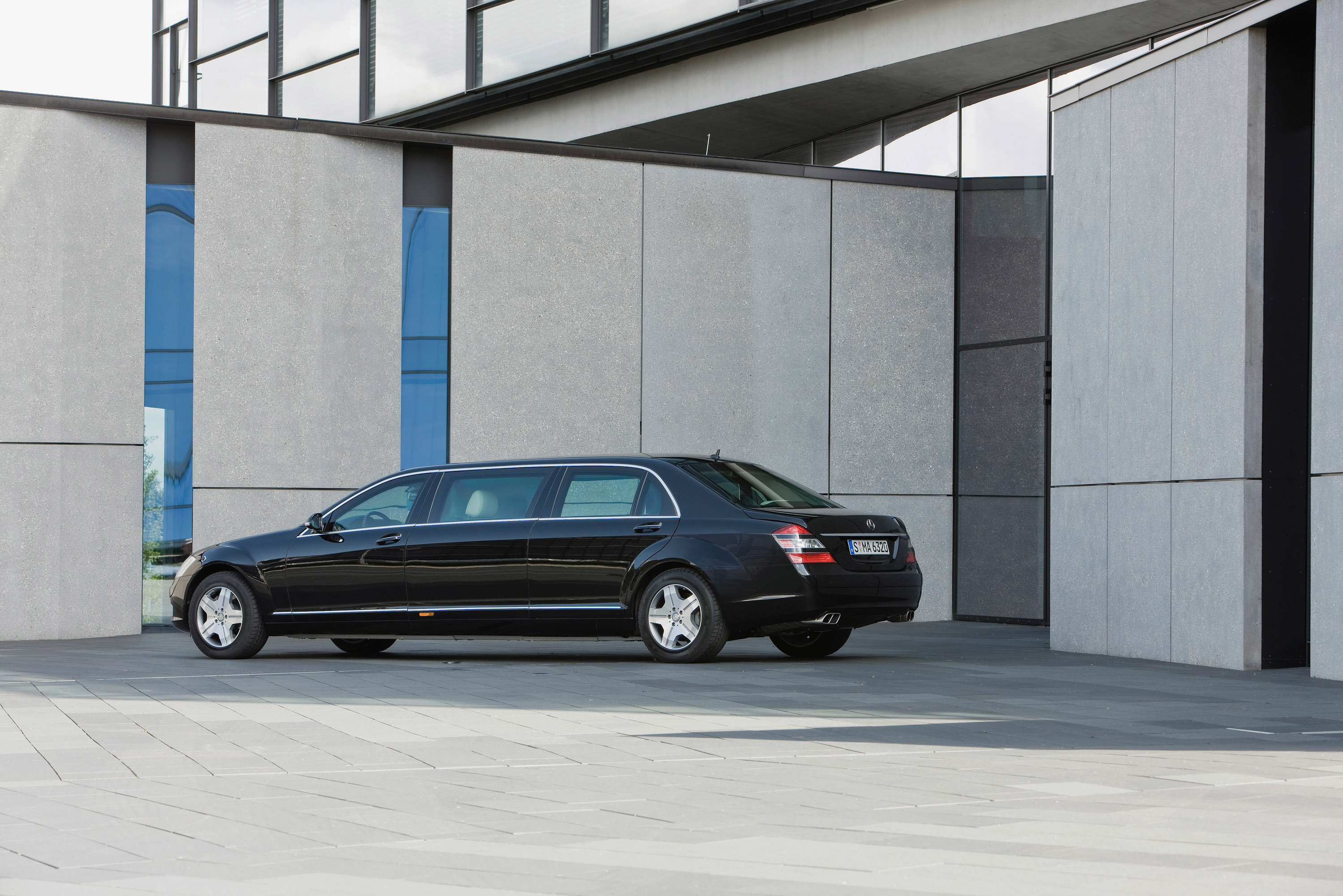 Mercedes-Benz S 600 Pullman Guard