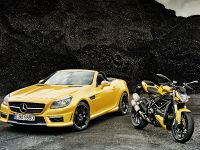 Mercedes-Benz SLK 55 AMG and Ducati Streetfighter 848 (2012)