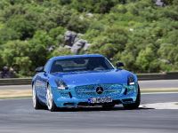 Mercedes-Benz SLS AMG Coupe Electric Drive (2013) - picture 3 of 5