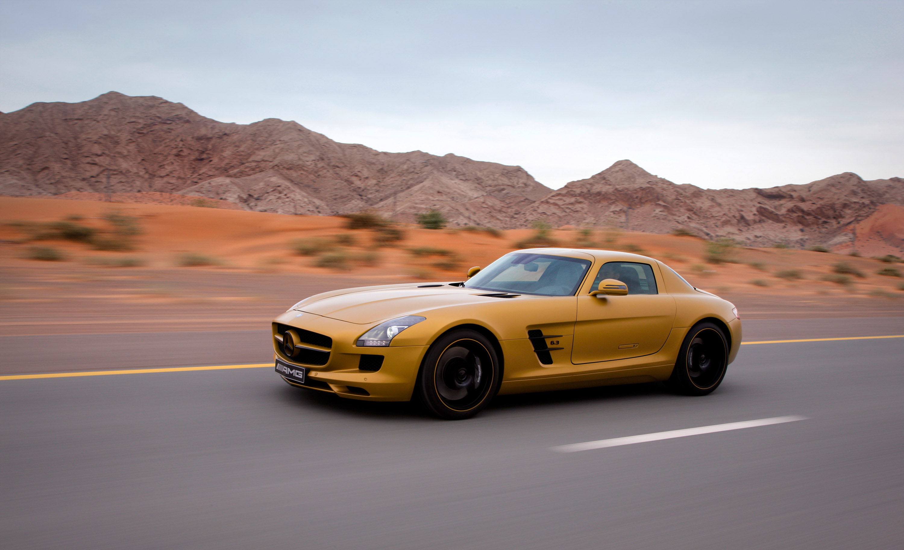 Mercedes-Benz SLS AMG Desert Gold