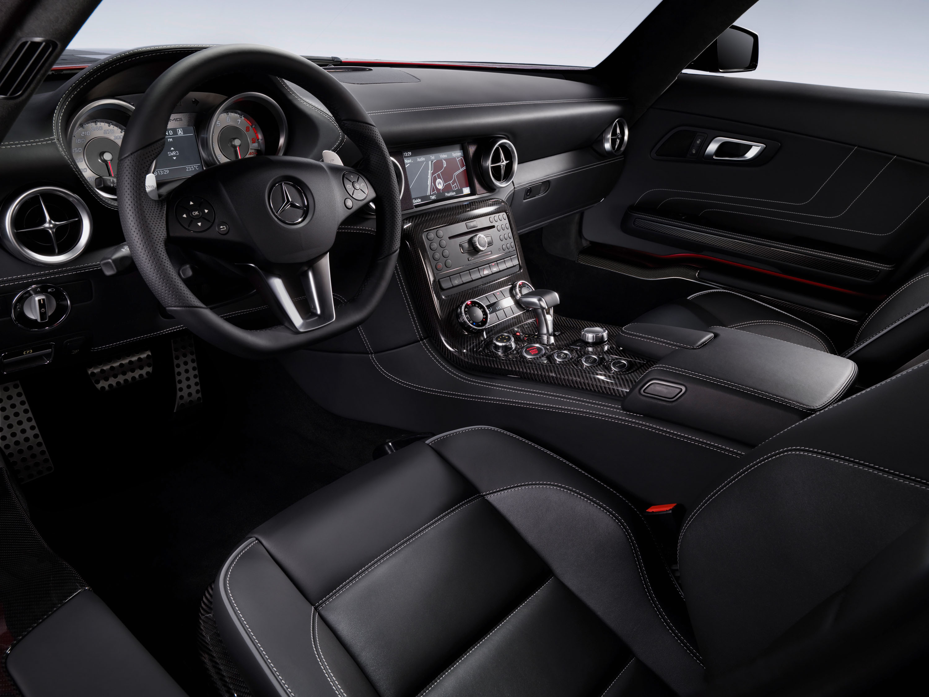 Мерседес салон внутри. Mercedes Benz SLS AMG Interior. Мерседес Бенц SLS AMG салон. Мерседес сла АМГ салон. Мерседес АМГ черный салон.