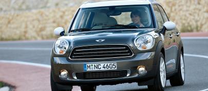 MINI Cooper Countryman (2010) - picture 12 of 21
