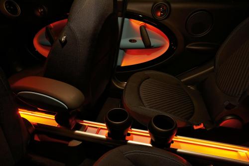 MINI Cooper Countryman (2010) - picture 17 of 21