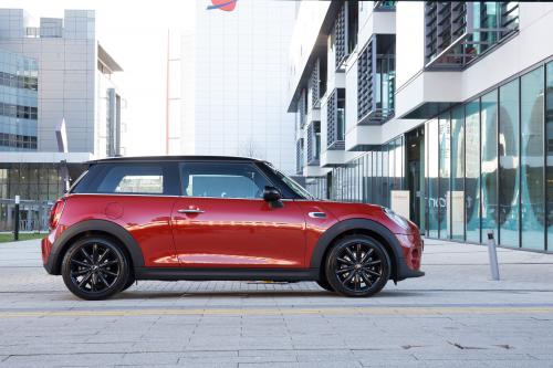 MINI Cooper D Hatch (2014) - picture 8 of 17