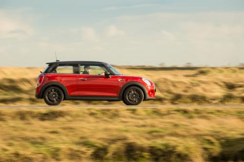 MINI Cooper D Hatch (2014) - picture 9 of 17