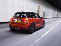 MINI Cooper D Hatch (2014) - picture 13 of 17
