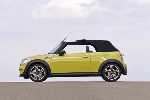 MINI Cooper S Convertible (2009) - picture 8 of 24
