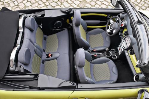MINI Cooper S Convertible (2009) - picture 17 of 24