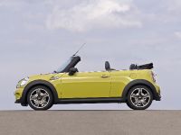 MINI Cooper S Convertible (2009) - picture 11 of 24