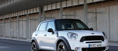 MINI Cooper S Countryman (2010) - picture 15 of 30