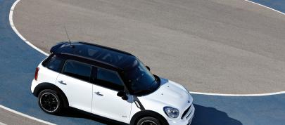 MINI Cooper S Countryman (2010) - picture 23 of 30