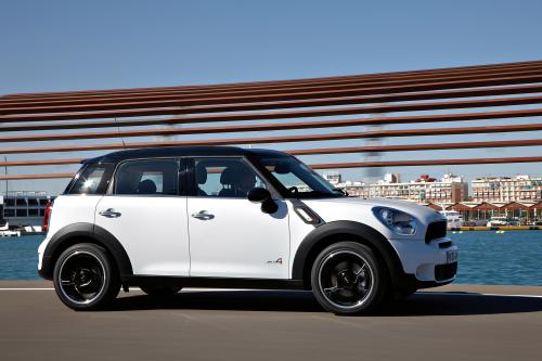 MINI Cooper S Countryman (2010) - picture 8 of 30