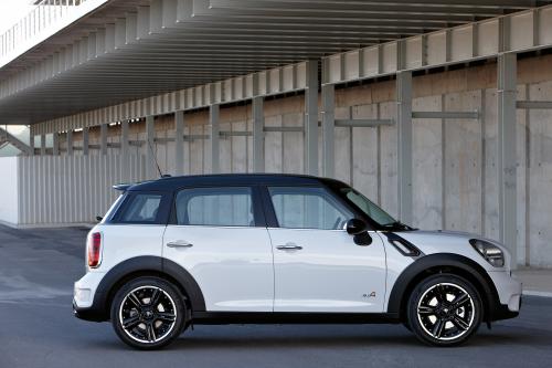 MINI Cooper S Countryman (2010) - picture 16 of 30