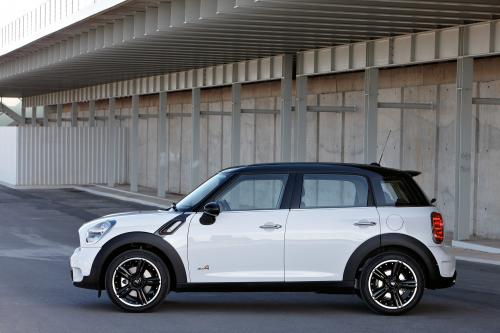 MINI Cooper S Countryman (2010) - picture 17 of 30