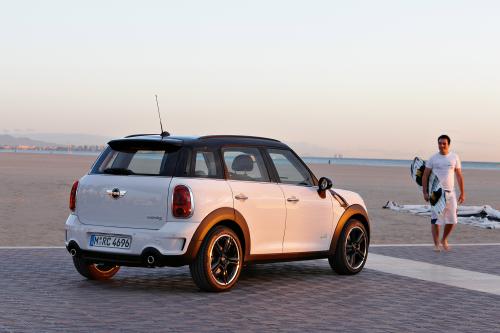 MINI Cooper S Countryman (2010) - picture 24 of 30