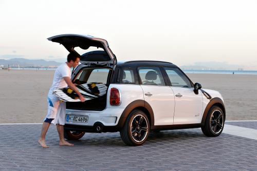 MINI Cooper S Countryman (2010) - picture 25 of 30