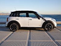 MINI Cooper S Countryman (2010) - picture 14 of 30