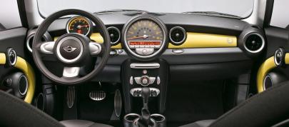 MINI E (2010) - picture 12 of 16