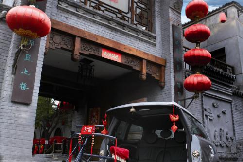 MINI visits the  olympics in beijing (2008) - picture 1 of 4