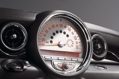 MINI John Cooper Works Clubman (2009) - picture 8 of 22