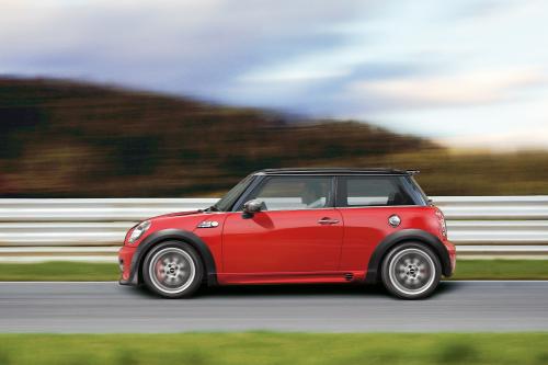 MINI John Cooper Works Clubman (2009) - picture 16 of 22