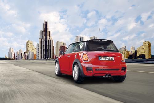 MINI John Cooper Works Clubman (2009) - picture 17 of 22