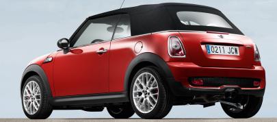 MINI John Cooper Works Convertible (2009) - picture 7 of 9