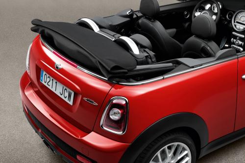 MINI John Cooper Works Convertible (2009) - picture 8 of 9