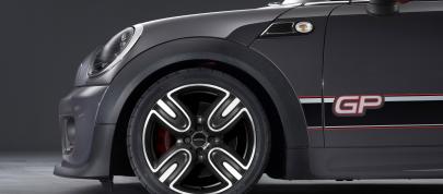 MINI John Cooper Works GT (2012) - picture 7 of 15
