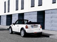 MINI One Cabrio (2010) - picture 2 of 4