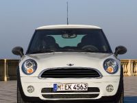 MINI One D (2009) - picture 1 of 3