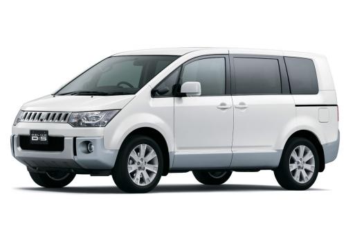 Mitsubishi Delica D5 (2007) - picture 1 of 6
