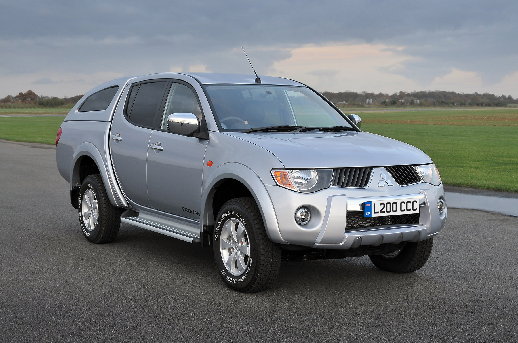 Митсубиси купить в нижнем новгороде. Мицубиси л200. Mitsubishi l200. Митсубиси л200 2009. L 200 Mitsubishi l200.