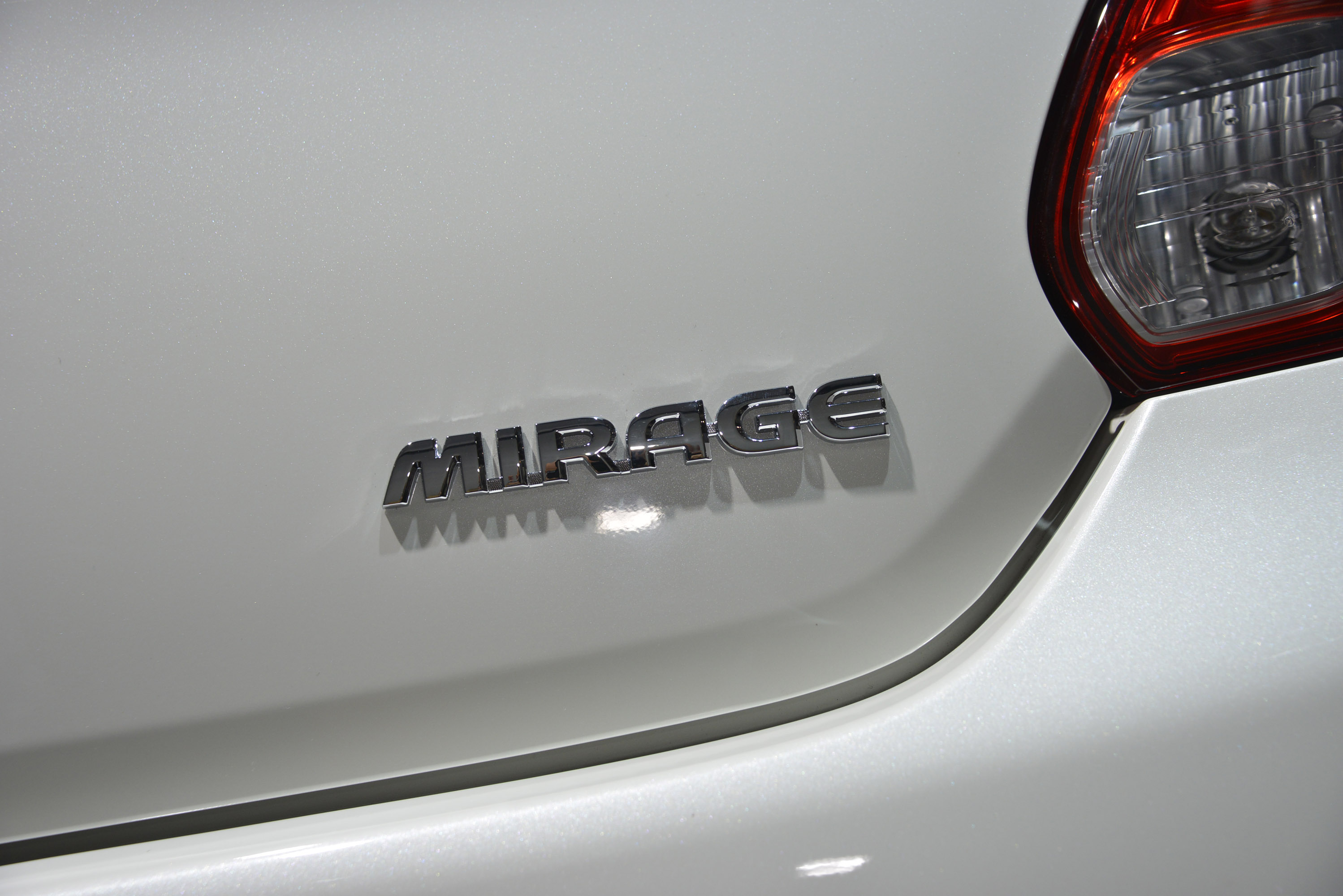 Mitsubishi Mirage Paris