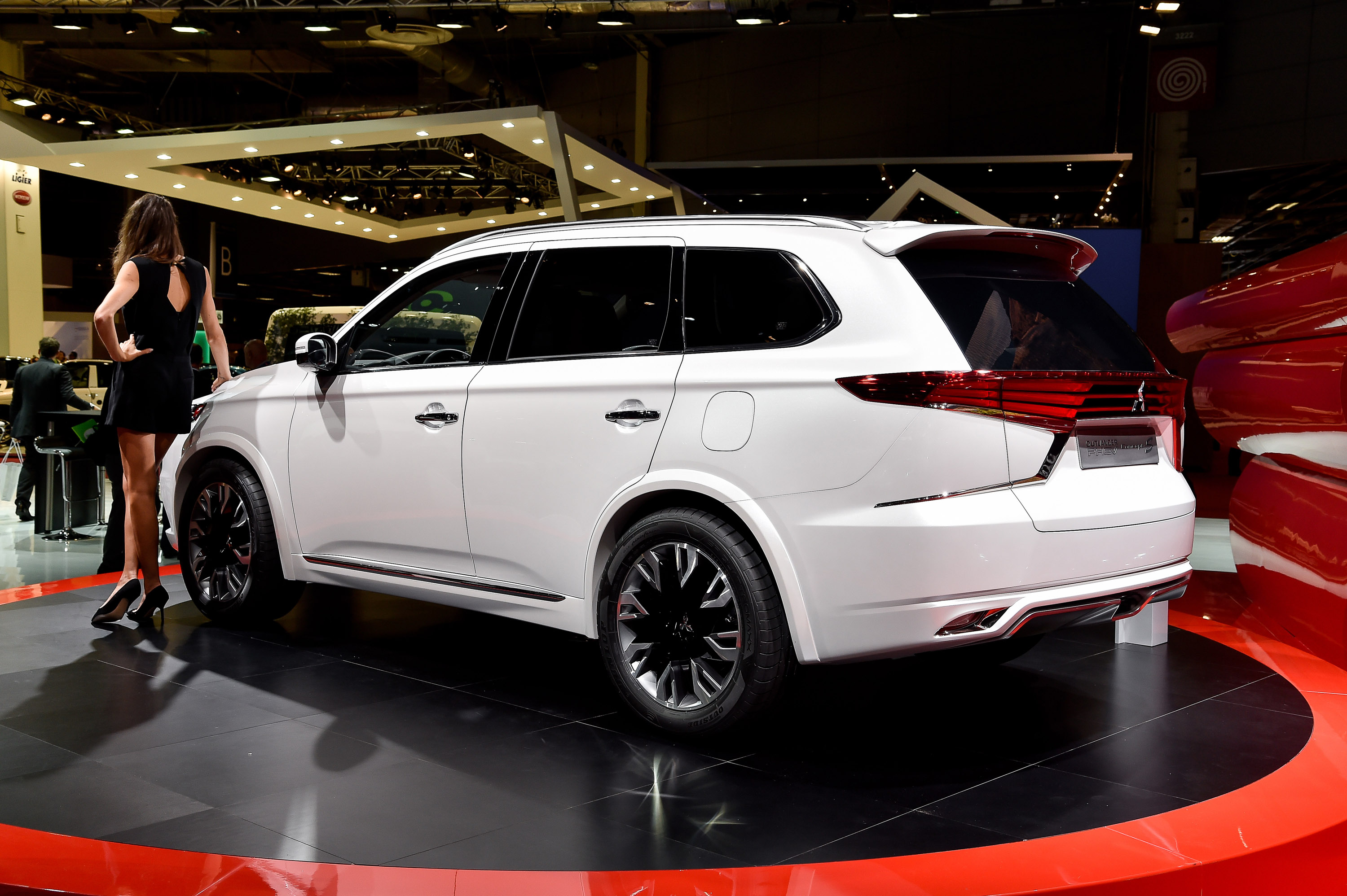 Mitsubishi Outlander PHEV Concept-S Paris