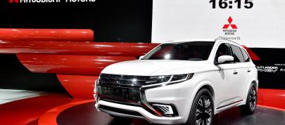 Mitsubishi Outlander PHEV Concept-S Paris (2014) - picture 4 of 5