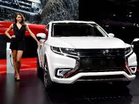 Mitsubishi Outlander PHEV Concept-S Paris (2014) - picture 1 of 5