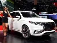 Mitsubishi Outlander PHEV Concept-S Paris (2014) - picture 3 of 5