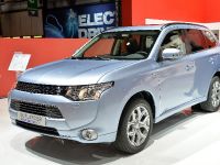 Mitsubishi Outlander PHEV Geneva (2014)
