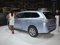 Mitsubishi Outlander PHEV Paris (2012)