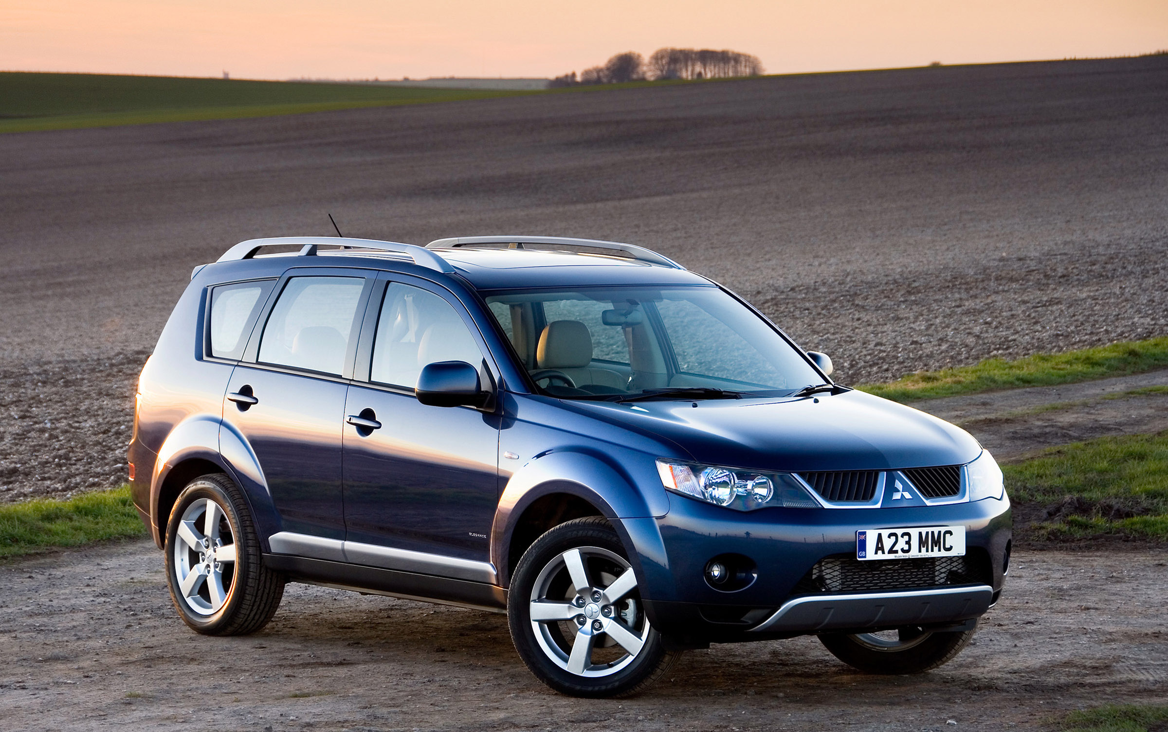 Аут хл. Mitsubishi Outlander 2 XL. Mitsubishi Outlander XL 2007-2012. Mitsubishi Outlander XL 2007. Митсубиси Аутлендер IX L.