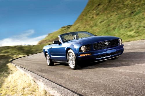 Ford Mustang Convertible (2008) - picture 1 of 2